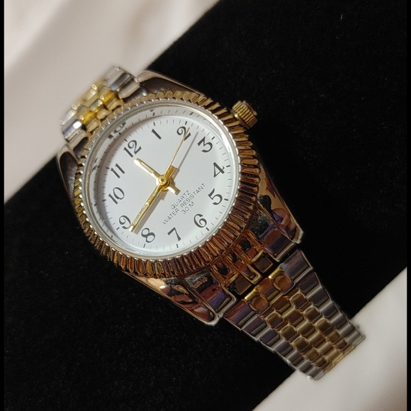Vintage Water Resistant Quartz Wrist Watch